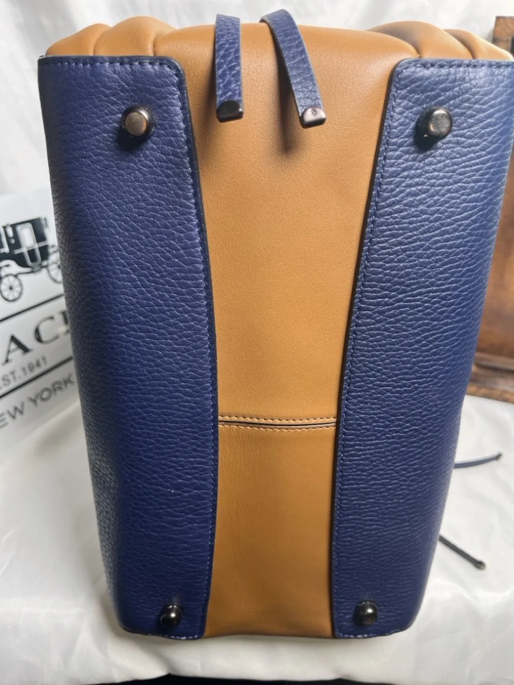Coach 1941 Harmony Hobo - Picture 7 of 12